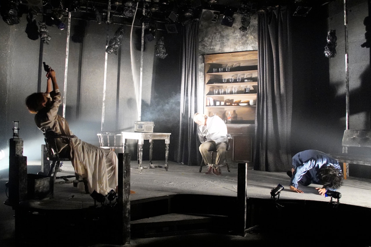 朴ろ美×山路和弘×石橋徹郎「死と乙女」開幕、東憲司「ぞくぞくする舞台」