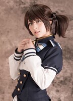 大和田南那扮する久世ツグミ。