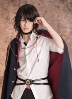 杉江大志扮する尾崎隼人。