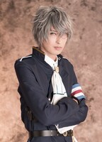 吉岡佑扮する隠由鷹。