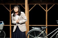 ロロが高校生に捧げるシリーズ いつだって可笑しいほど誰もが誰か愛し愛されて第三高等学校 vol.6「グッド・モーニング」より。（撮影：三上ナツコ）