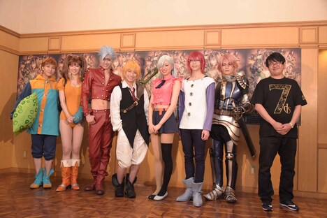 左から斎藤直紀、長谷川かすみ、有澤樟太郎、納谷健、梅澤美波(乃木坂46)、北村諒、榊原徹士、毛利亘宏。