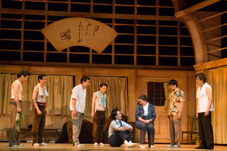 舞台「宝塚BOYS」より。（撮影：桜井隆幸）