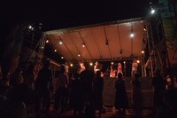 「深夜、誰の胸の中にも、高速が走っている」より。