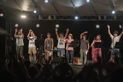 「深夜、誰の胸の中にも、高速が走っている」より。