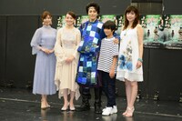 左から折井あゆみ、月影瞳、廣瀬智紀、木村咲哉、彩輝なお。