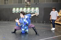 左から廣瀬智紀演じるスサノオ、木村咲哉演じる伊那美琴。