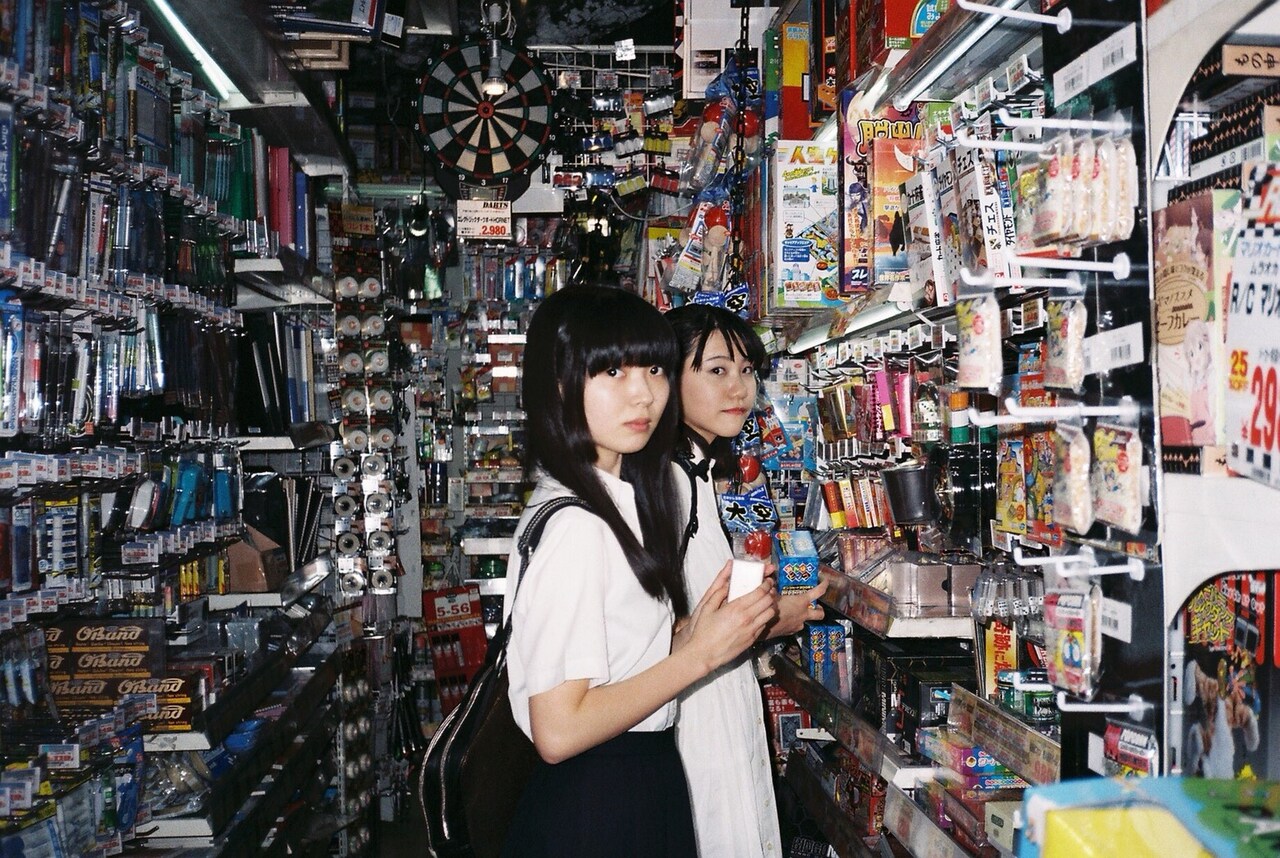 果てとチークの升味加耀が無隣館若手自主公演、女の子の“エゴ”描く「あさこな」