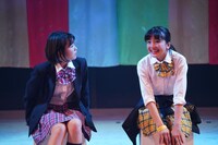 UZMKプロデュース「ローファーズハイ!!vol.4」より。（撮影：山本勲）