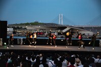 コンドルズ「Fly Me to the Moon～いとしのペリー～」より。(c)oono ryusuke