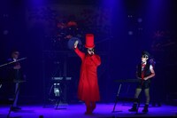 劇団鹿殺し ストロングスタイル歌劇「俺の骨をあげる」より。