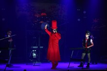 劇団鹿殺し ストロングスタイル歌劇「俺の骨をあげる」より。