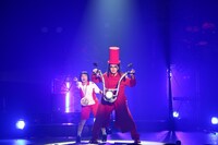 劇団鹿殺し ストロングスタイル歌劇「俺の骨をあげる」より。