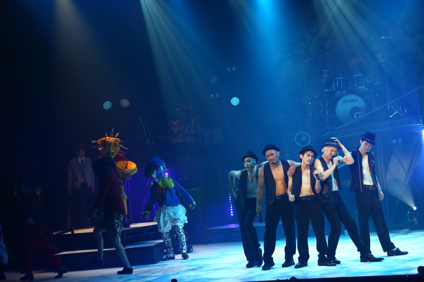 劇団鹿殺し ストロングスタイル歌劇「俺の骨をあげる」より。