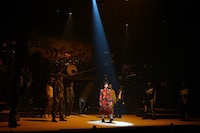 劇団鹿殺し ストロングスタイル歌劇「俺の骨をあげる」より。