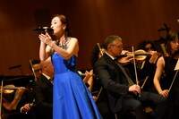 「Kalafina“Wakana”・龍真咲シンフォニーコンサートwith ローマ・イタリア管弦楽団」より、Wakana（Kalafina）。