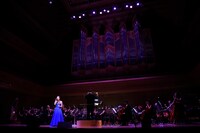 「Kalafina“Wakana”・龍真咲シンフォニーコンサートwith ローマ・イタリア管弦楽団」より、Wakana（Kalafina）。