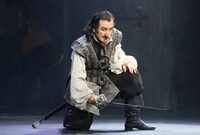 「シラノ・ド・ベルジュラック」より、吉田鋼太郎演じるシラノ。（写真提供：東宝演劇部）