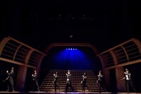 舞台「宝塚BOYS」team SKYゲネプロより。（撮影：桜井隆幸）