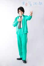 緑川睦の扮装写真。