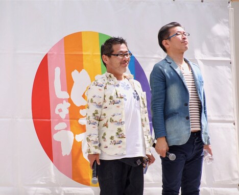 左から藤村忠寿、嬉野雅道。