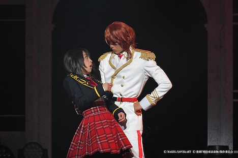 歌劇「明治東亰恋伽~月虹の婚約者~」より。左から鈴木桃子演じる綾月芽衣、荒木宏文演じる森鴎外。