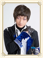 橋本全一扮するシリウス＝オズワルド。