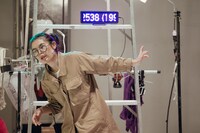 ウティット・ヘーマムーン×岡田利規「プラータナー：憑依のポートレート」より。（Photo by Sopanat Somkhanngoen）