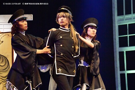 橋本祥平演じる菱田春草（中央）。