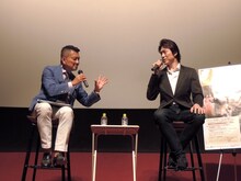 左から朝岡聡、宮尾俊太郎。