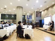 「生きづらさを抱える人たちの物語」（仮題）、演出ピン・チョン来日記者懇談会より。