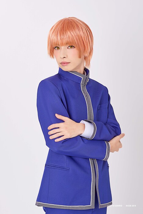 與座亘扮する若野ゆず。