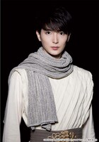 鈴木身来演じるハザン・リュカ。