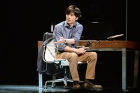 田中圭演じるガイ。