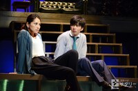 左から野波麻帆演じるドーン、田中圭演じるガイ。