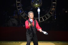 「The レビュー『カーテンコールをもう一度！』2018」ゲネプロより、尾藤イサオ。