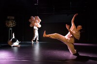 2017年上演の「スーパースーハー」より。（撮影：松本和幸）