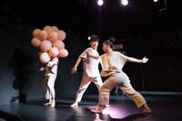 2017年上演の「スーパースーハー」より。（撮影：松本和幸）