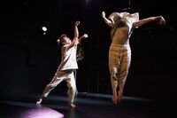 2017年上演の「スーパースーハー」より。（撮影：松本和幸）