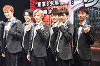 左からジェシー、松村北斗、京本大我、森本慎太郎、高地優吾、田中樹。