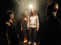 カミーユ・ボワテル（中央右）