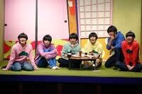 舞台「おそ松さん on STAGE ～SIX MEN'S SHOW TIME～」より。(c)赤塚不二夫／「おそ松さん」on STAGE製作委員会2016