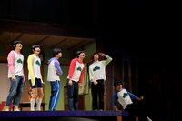 舞台「おそ松さん on STAGE ～SIX MEN'S SHOW TIME 2～」より。(c)赤塚不二夫／「おそ松さん」on STAGE製作委員会2018