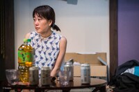 青年団リンク やしゃご「上空に光る」より。（撮影：bozzo）