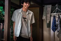 青年団リンク やしゃご「上空に光る」より。（撮影：bozzo）