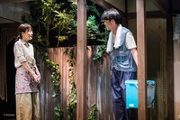 青年団リンク やしゃご「上空に光る」より。（撮影：bozzo）