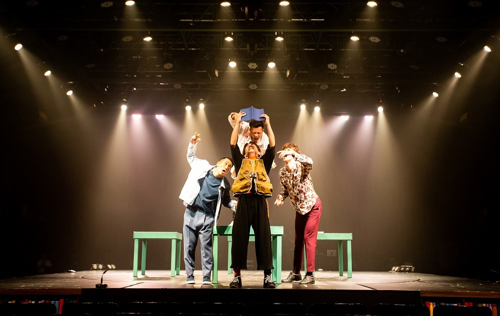 s**t kingz「The Library」ゲネプロより。（photo:Kazuki Murata）