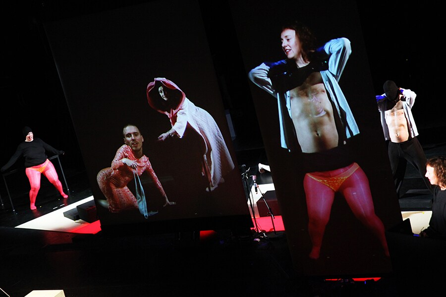 性教育の教室を舞台にShe She Popが描き出す“性と身体”