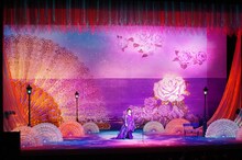 「美輪明宏の世界～愛の大売り出し 2018～」より。（撮影：御堂義乗）