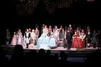 ミュージカル「マリー・アントワネット」9月15日の特別カーテンコールより。